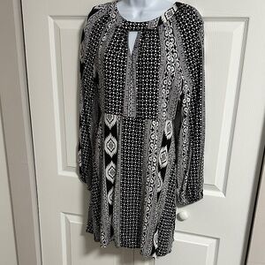 Chic Black and White Long Sleeve Dress